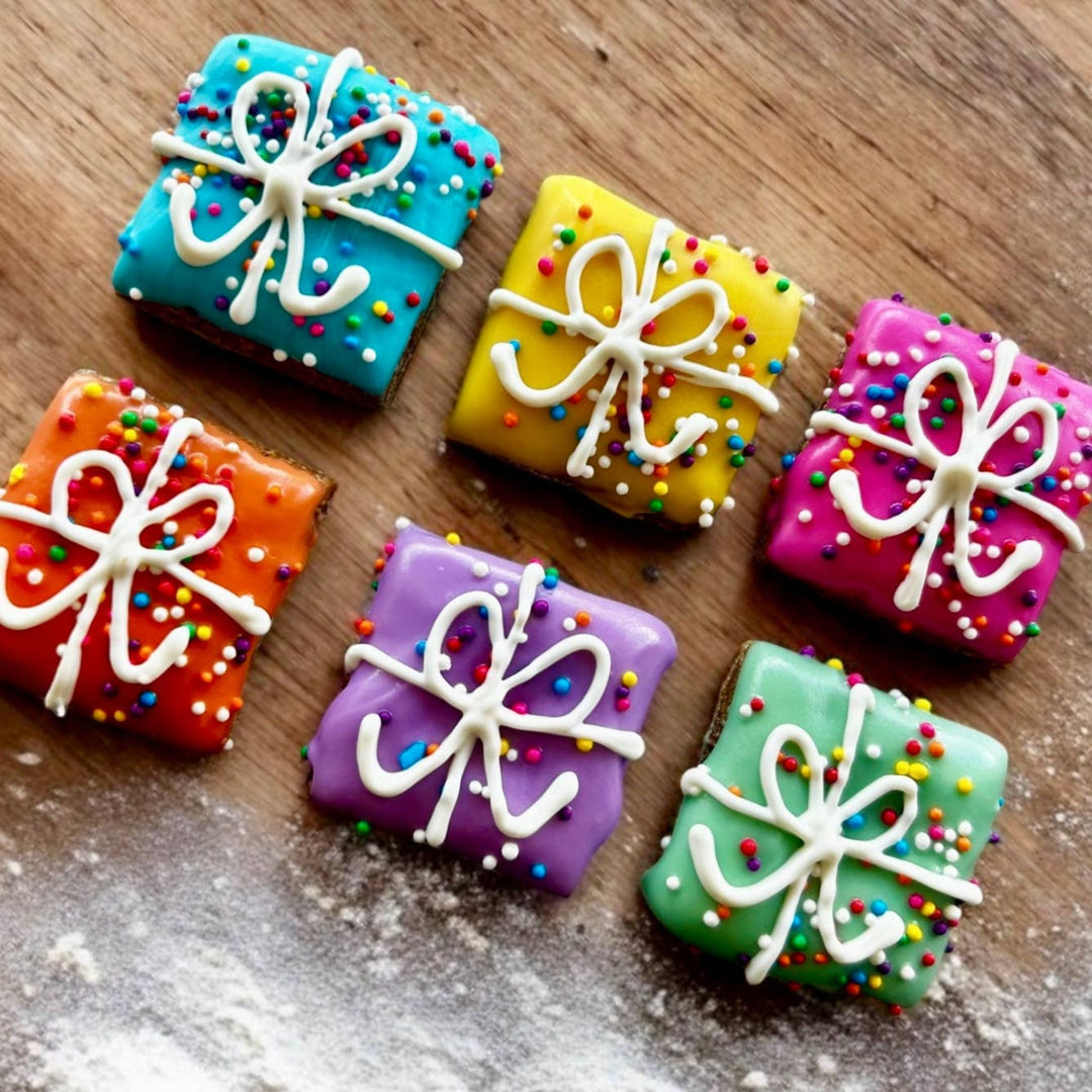 Mini Pawty Presents Dog Treat Box - 6 count